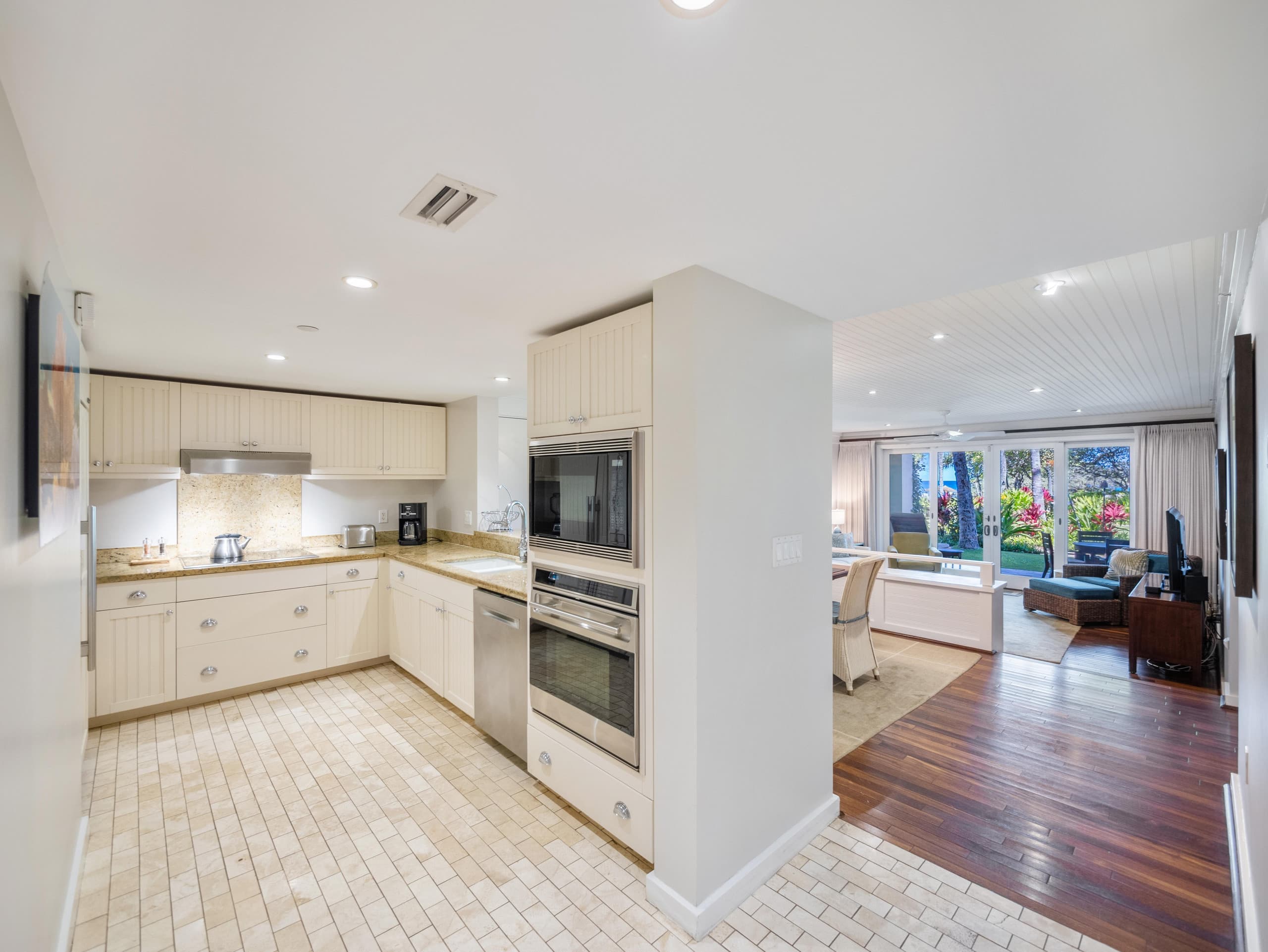 Villa in Kahuku · ★5.0 · 4 bedrooms · 6 beds · 3 private baths - Image 5