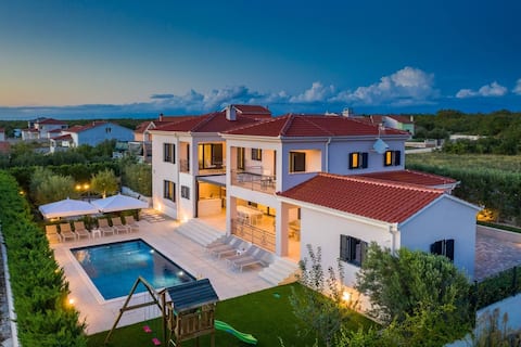 Villa near Zadar with Heated Pool & Wellness