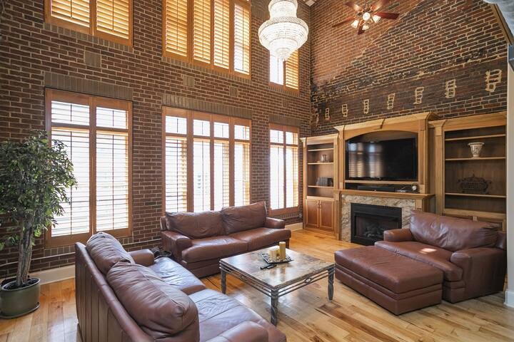 The Titan Penthouse- Lofts at Noel Court, Downtown gallery image 2