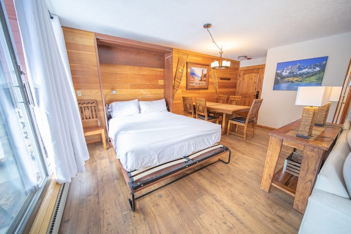 Легло тип Мърфи за повече място за спане!