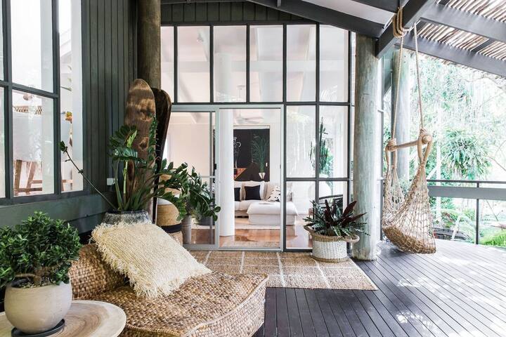 Dukes Beach House – Pool – Location – Style gallery image 4