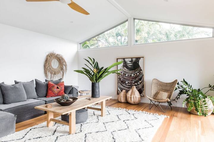 Dukes Beach House – Pool – Location – Style gallery image 2