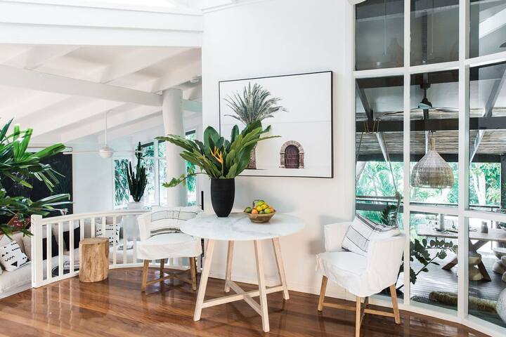 Dukes Beach House – Pool – Location – Style gallery image 3