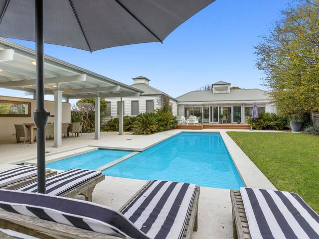 Deep Blue Portsea Holiday House Pool and Spa