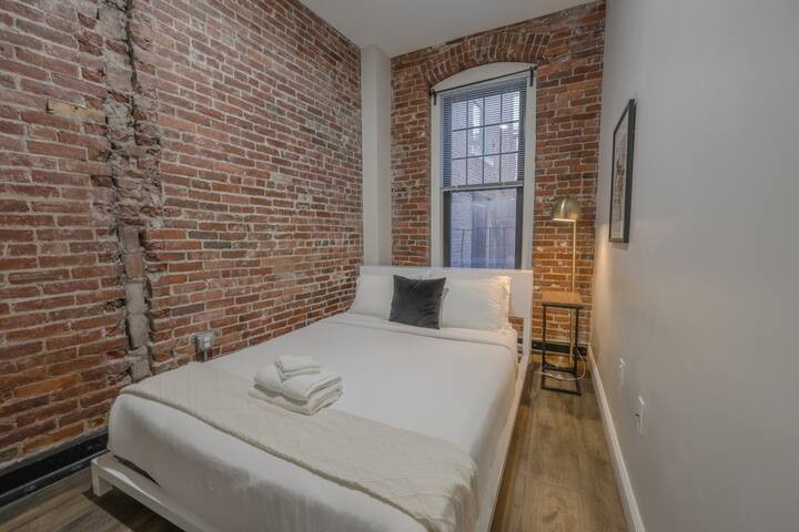 Luxury at a Discount | 3br/2ba | 200mbps Internet gallery image 3