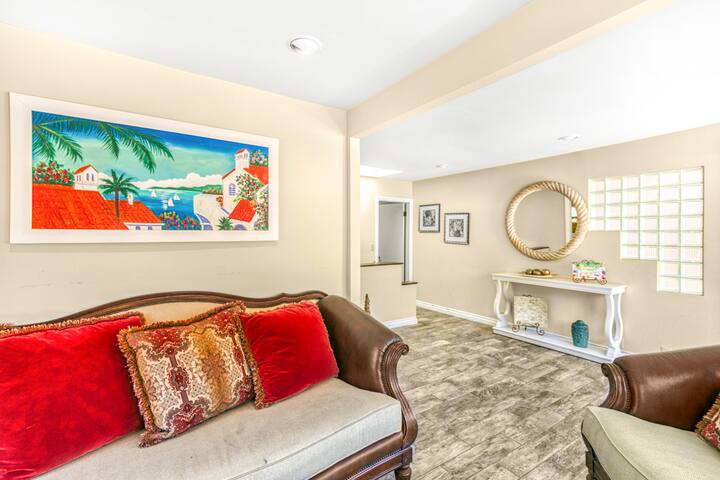 242MAR – Avalon Home,Golf cart, BBQ, WIFI, patio, gallery image 3