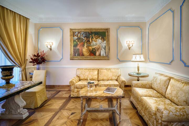 Luxury 2BR Apartment near Spanish Steps gallery image 3