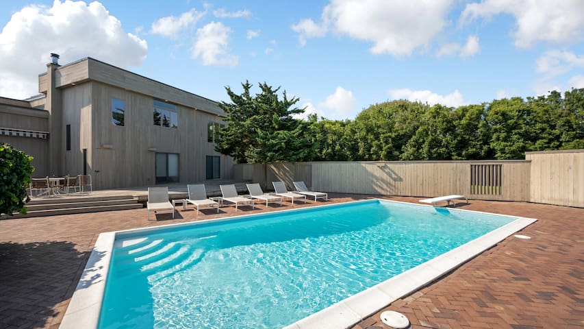 Guest favorite listing in East Hampton