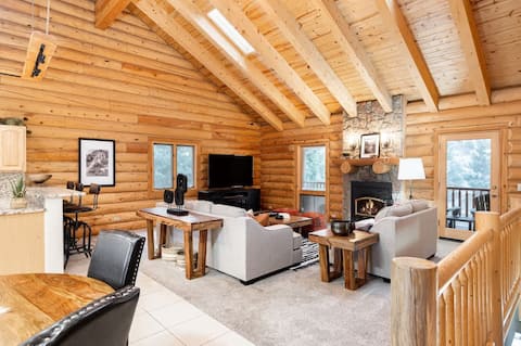 Iconic Log Cabin Escape | Idaho Springs | Hot Tub