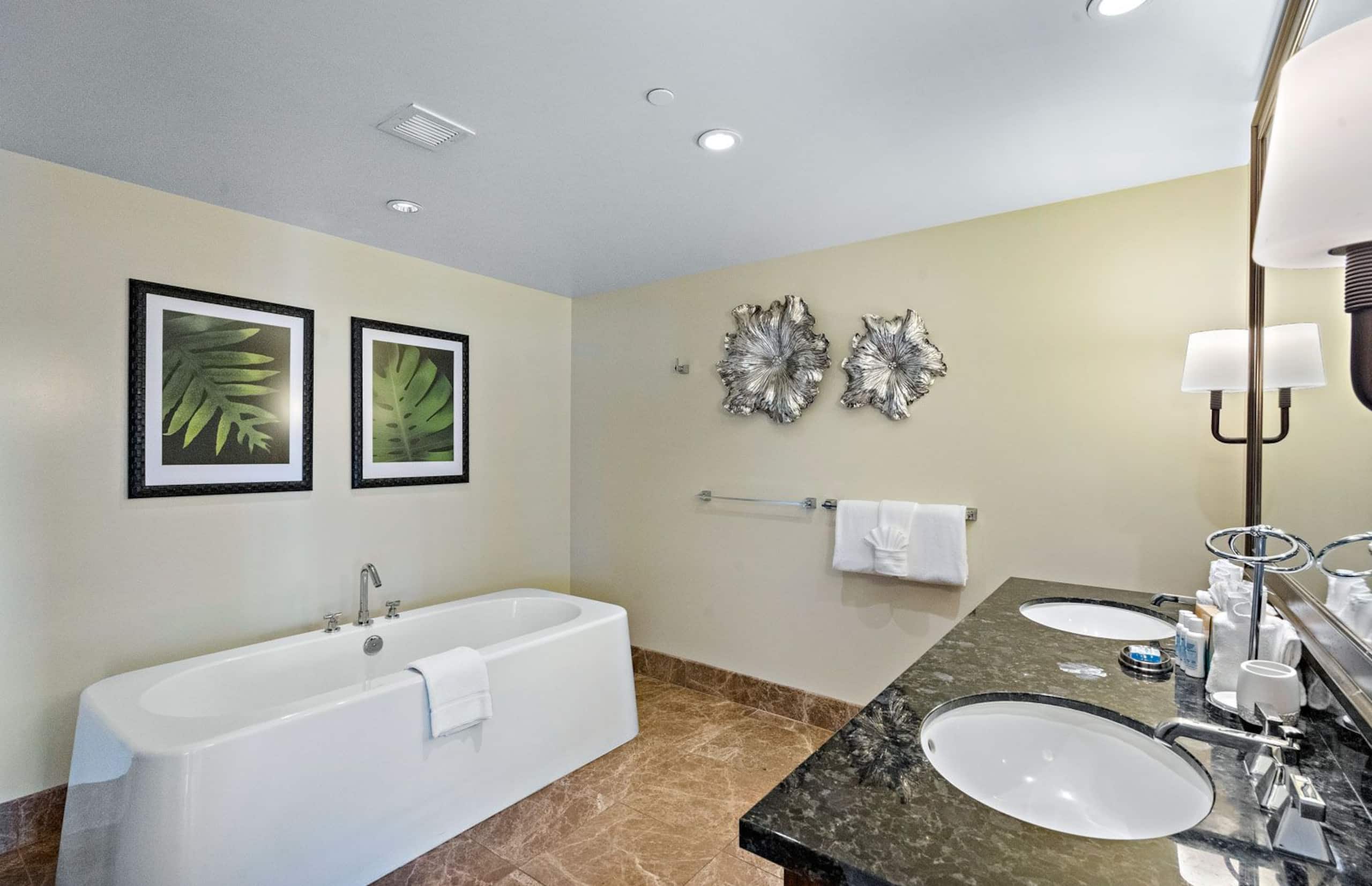 Condo in Lahaina · ★4.95 · 3 bedrooms · 5 beds · 3 baths - Image 19