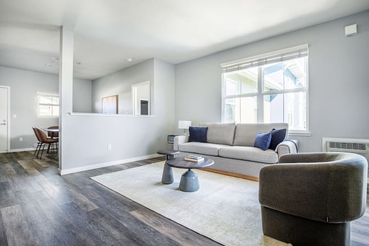 Blueground | Santa Clara, gym, pool, laundry gallery image 2