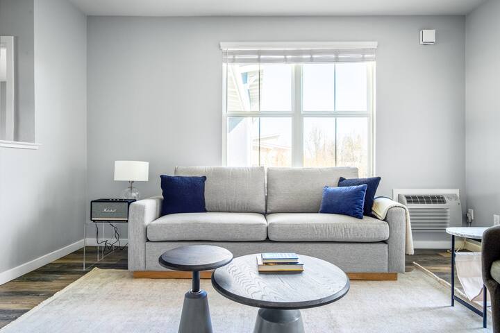 Blueground | Santa Clara, gym, pool, laundry gallery image 3