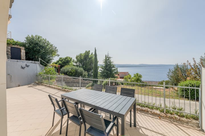 Apartment With A Beautiful View Of Omiš And The Sea - Omiš