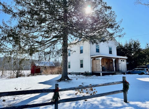 Hot Tub, Wood Stove, Close to Butternut!