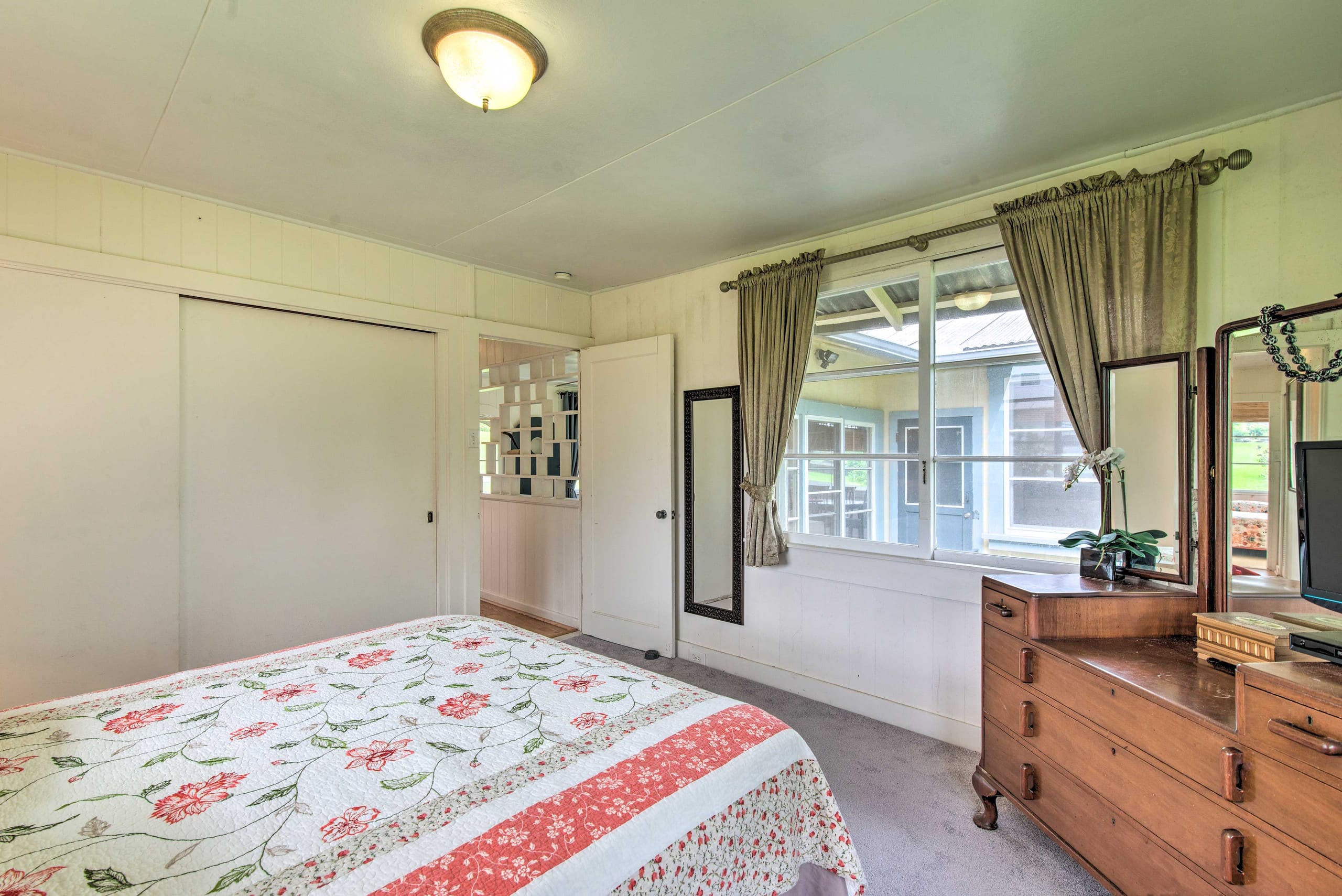 Home in Hilo · ★4.67 · 2 bedrooms · 3 beds · 1 shared bath - Image 13