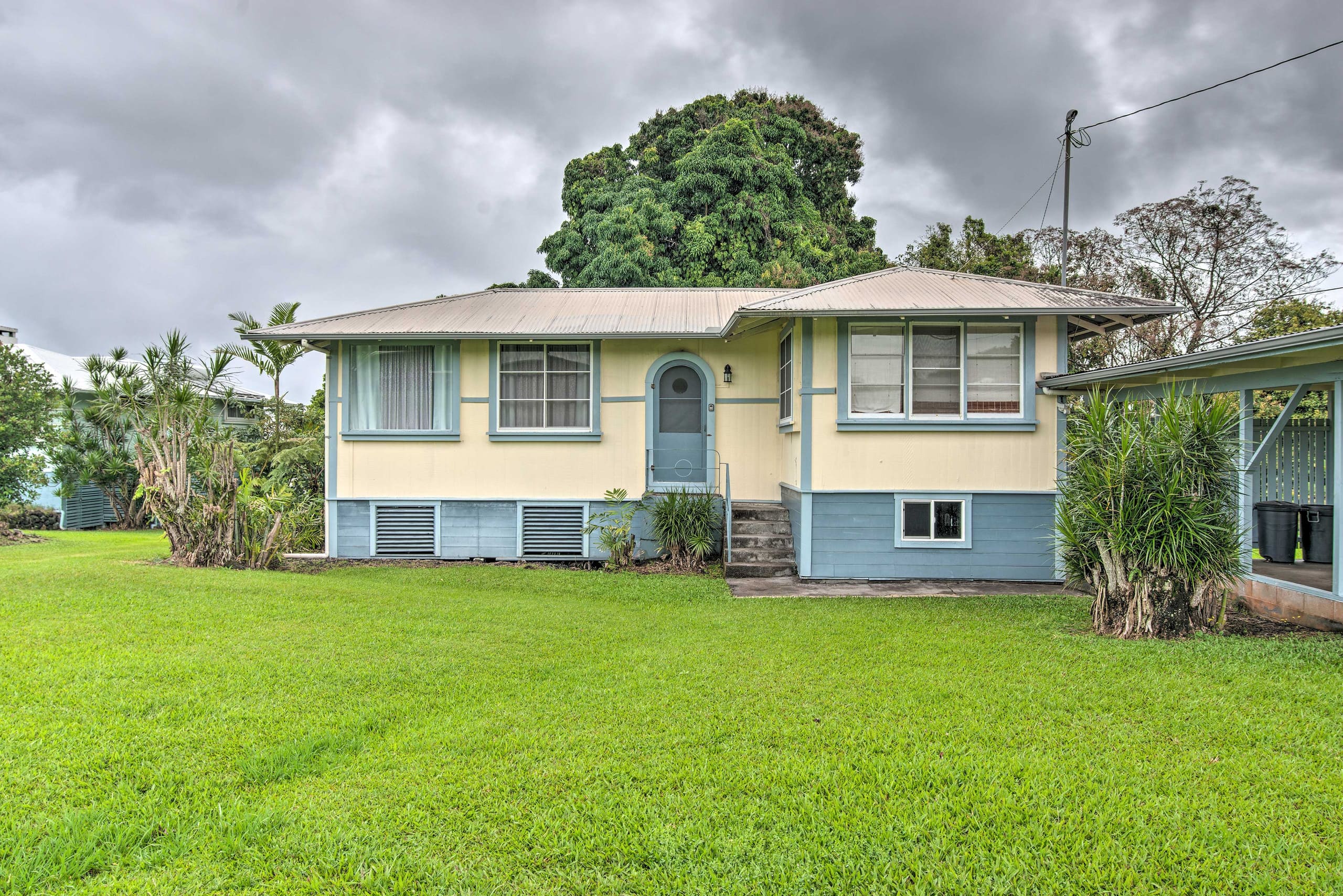 Home in Hilo · ★4.67 · 2 bedrooms · 3 beds · 1 shared bath - Image 3