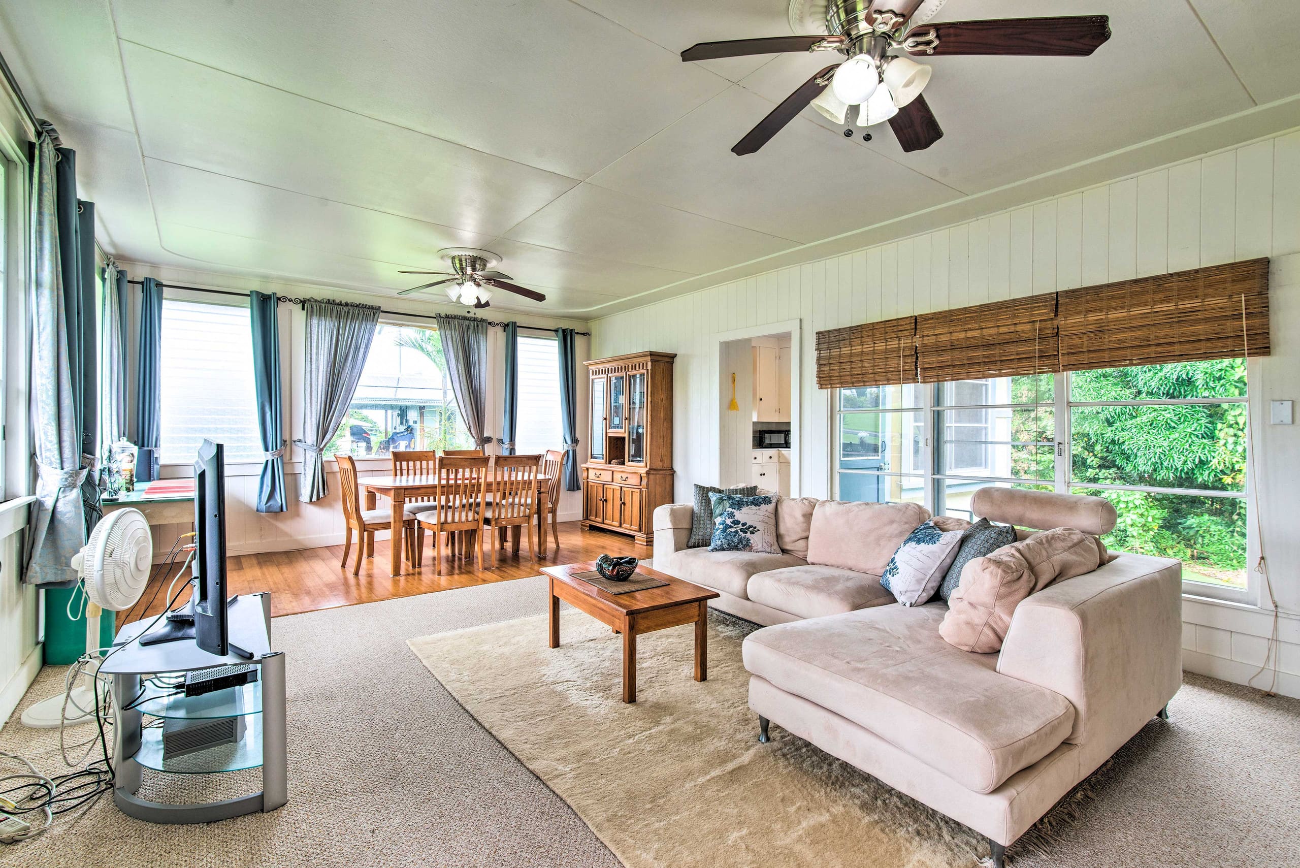 Home in Hilo · ★4.67 · 2 bedrooms · 3 beds · 1 shared bath - Image 5