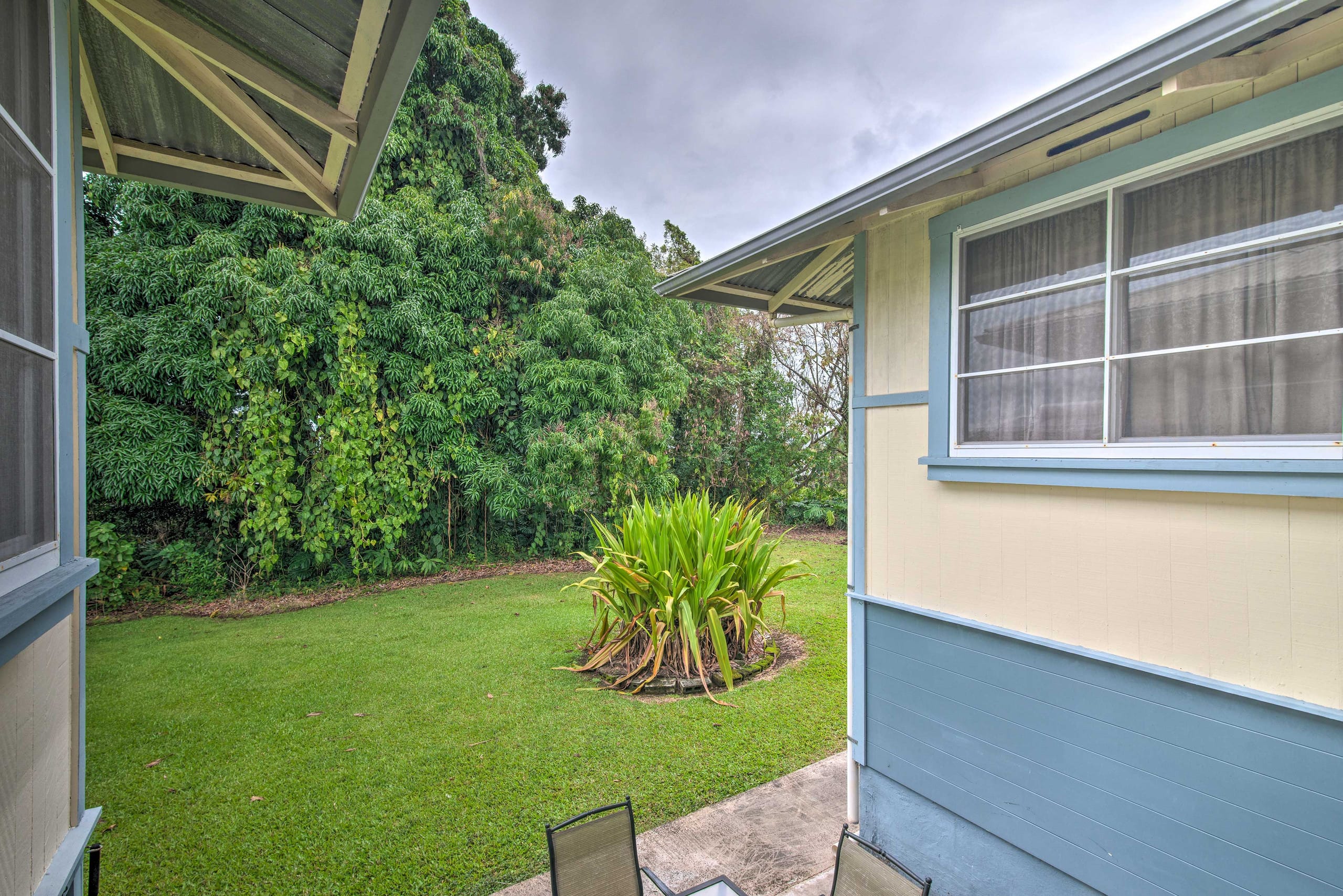 Home in Hilo · ★4.67 · 2 bedrooms · 3 beds · 1 shared bath - Image 22