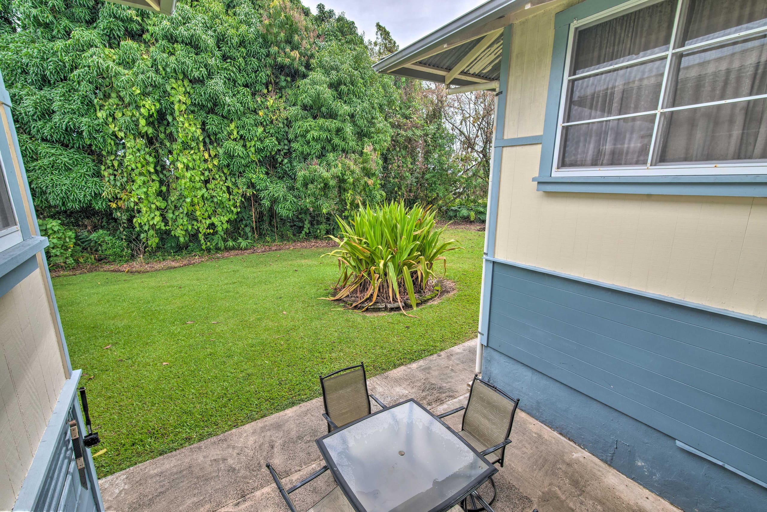 Home in Hilo · ★4.67 · 2 bedrooms · 3 beds · 1 shared bath - Image 23