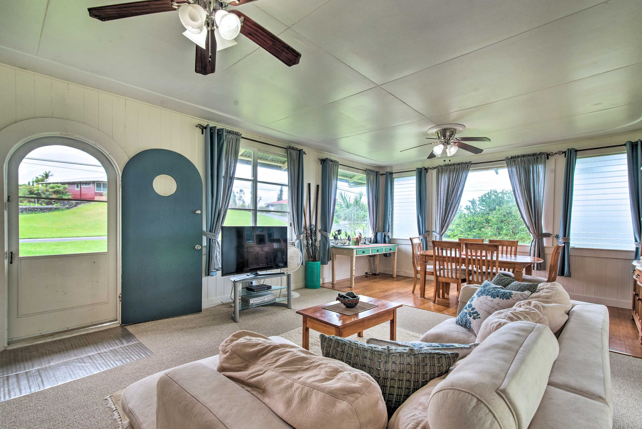 Home in Hilo · ★4.67 · 2 bedrooms · 3 beds · 1 shared bath - Image 6