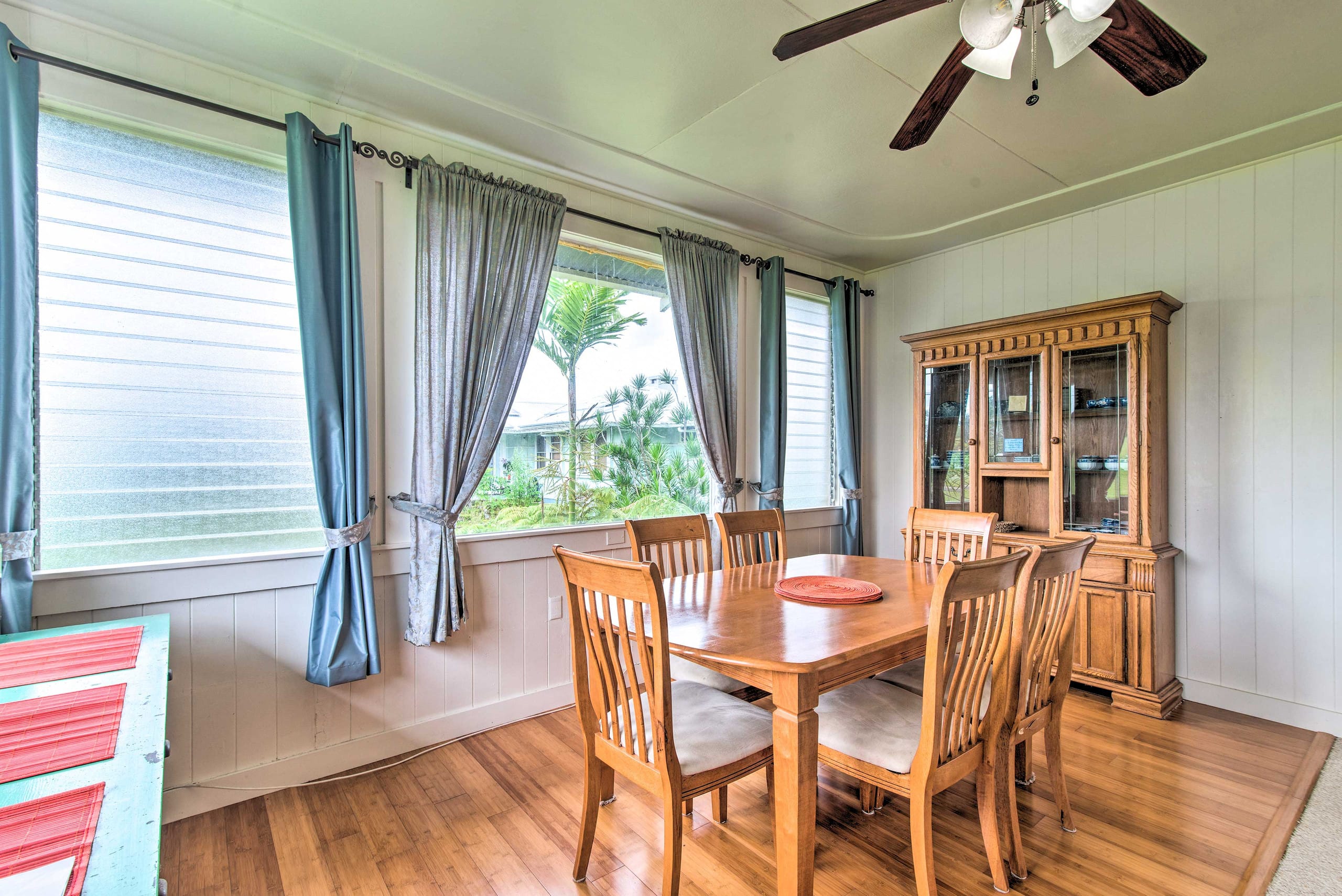 Home in Hilo · ★4.67 · 2 bedrooms · 3 beds · 1 shared bath - Image 7