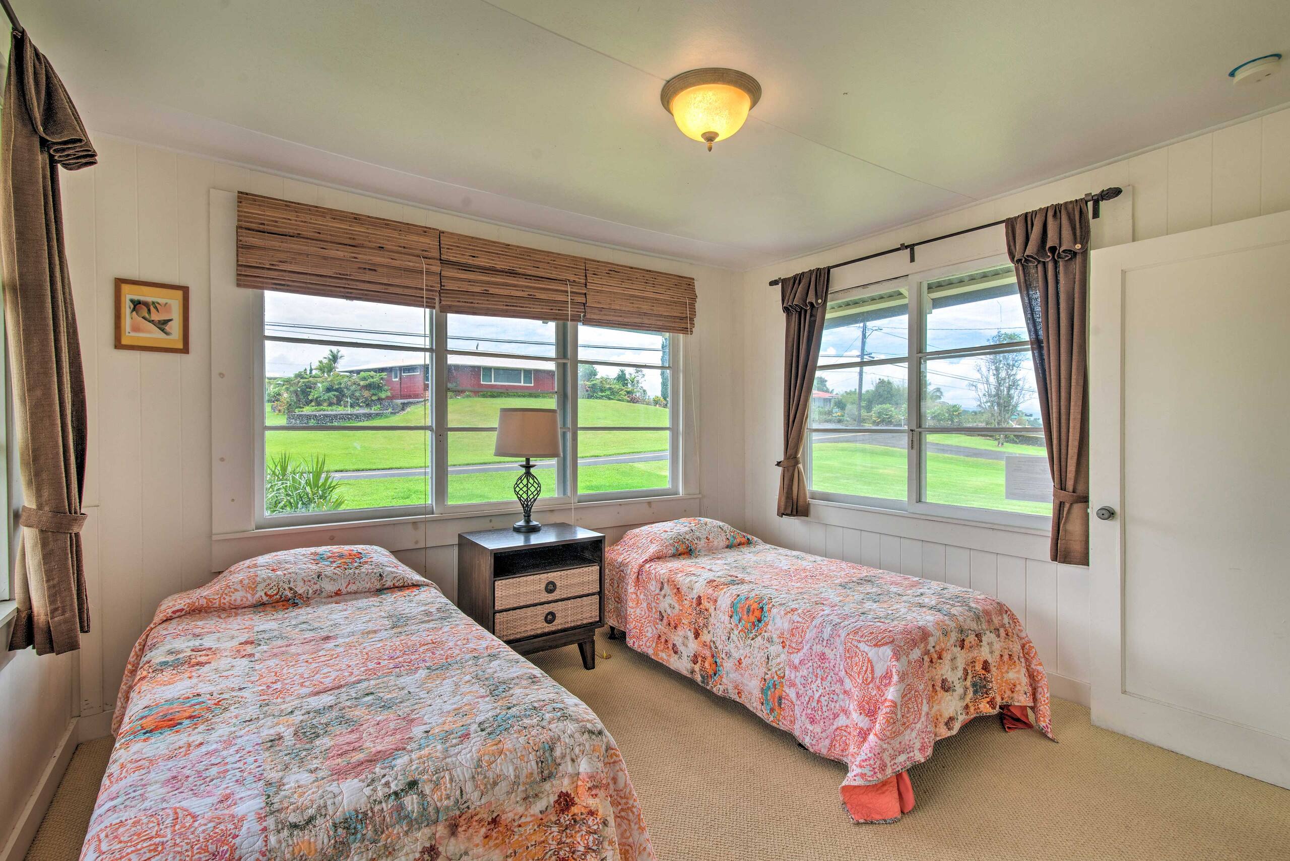 Home in Hilo · ★4.67 · 2 bedrooms · 3 beds · 1 shared bath - Image 17