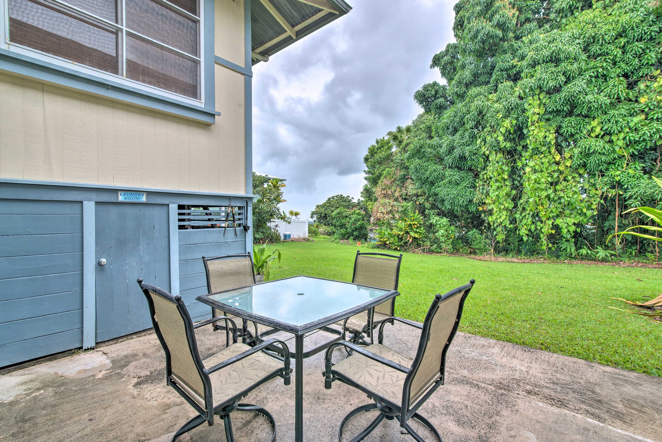 Home in Hilo · ★4.67 · 2 bedrooms · 3 beds · 1 shared bath - Image 2