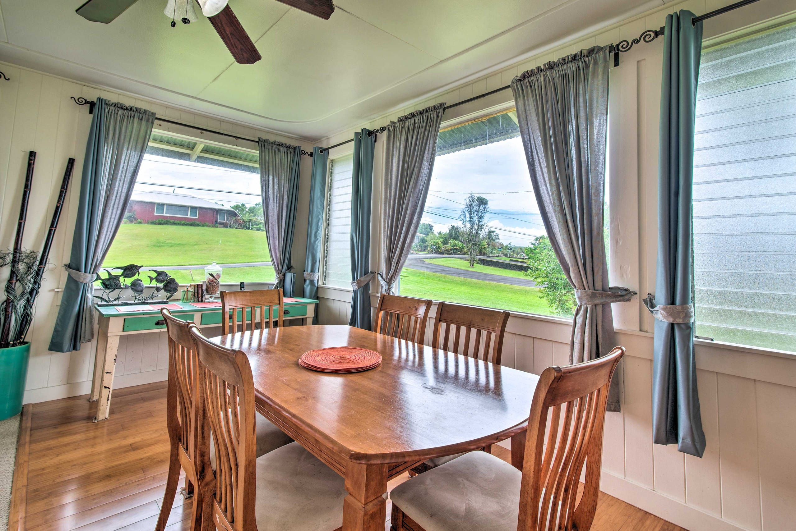 Home in Hilo · ★4.67 · 2 bedrooms · 3 beds · 1 shared bath - Image 8