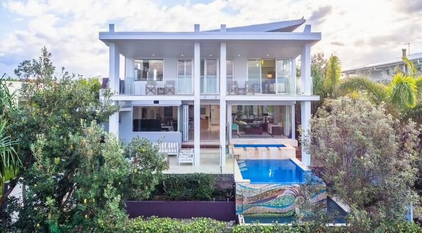 Paralian- Beachfront Home with Sauna gallery image 2