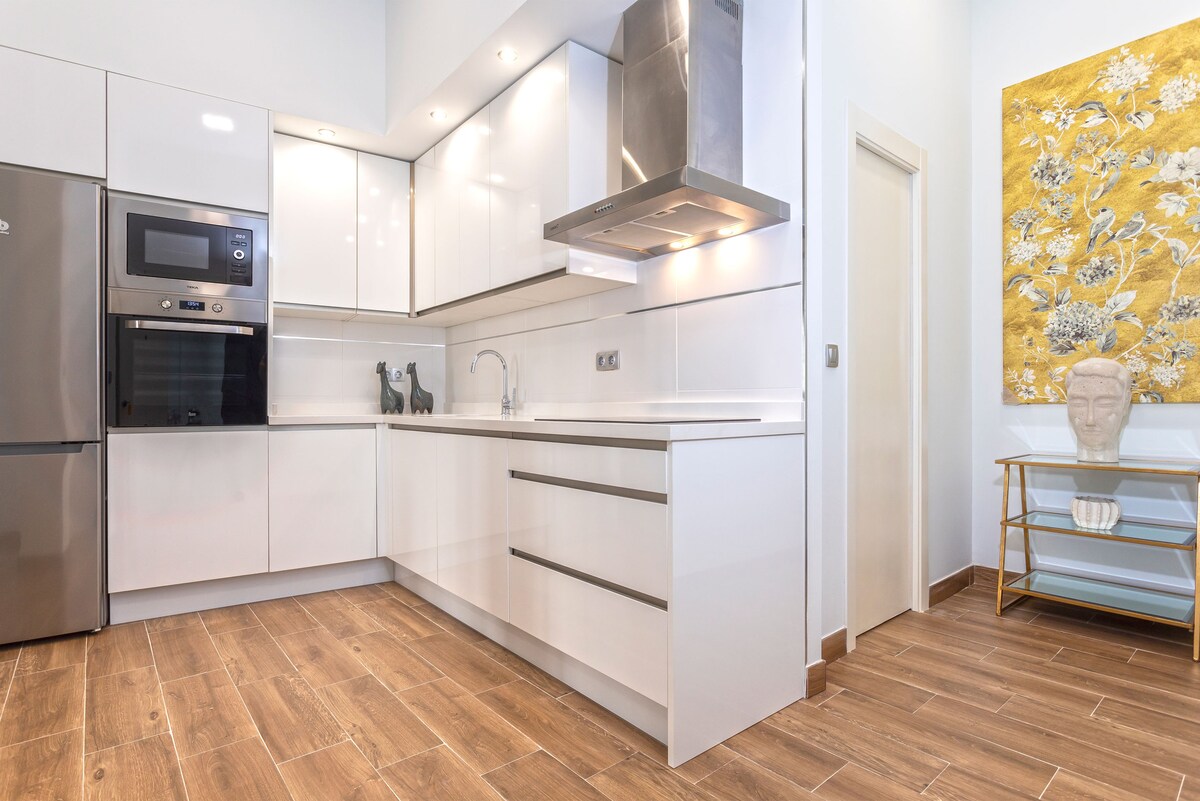 Top Airbnb: Modern apartment in the city center. Recaredo V in San Roque