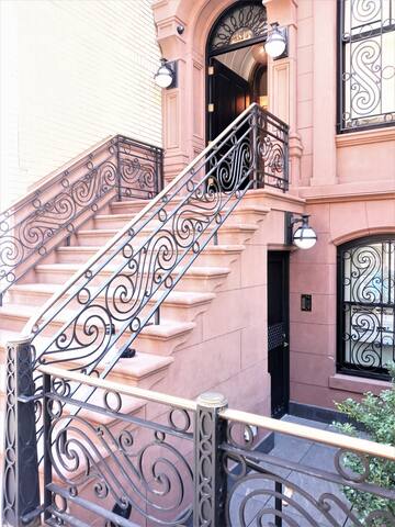 East Side Mid-town, NYC gallery image 3