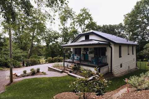 Private bungalow minutes from Downtown Pittsburgh