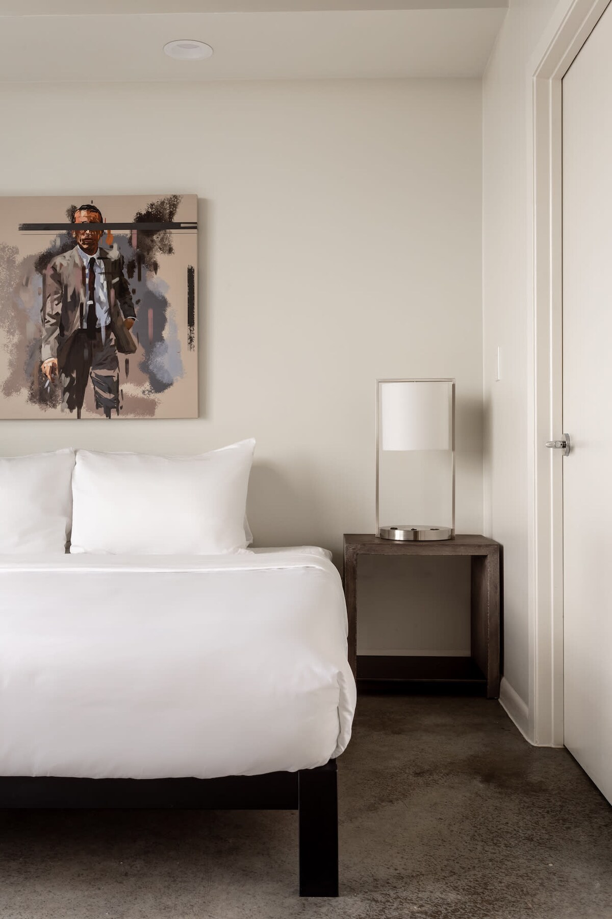 Kasa | Stunning 1BD with River Views | 2nd Street