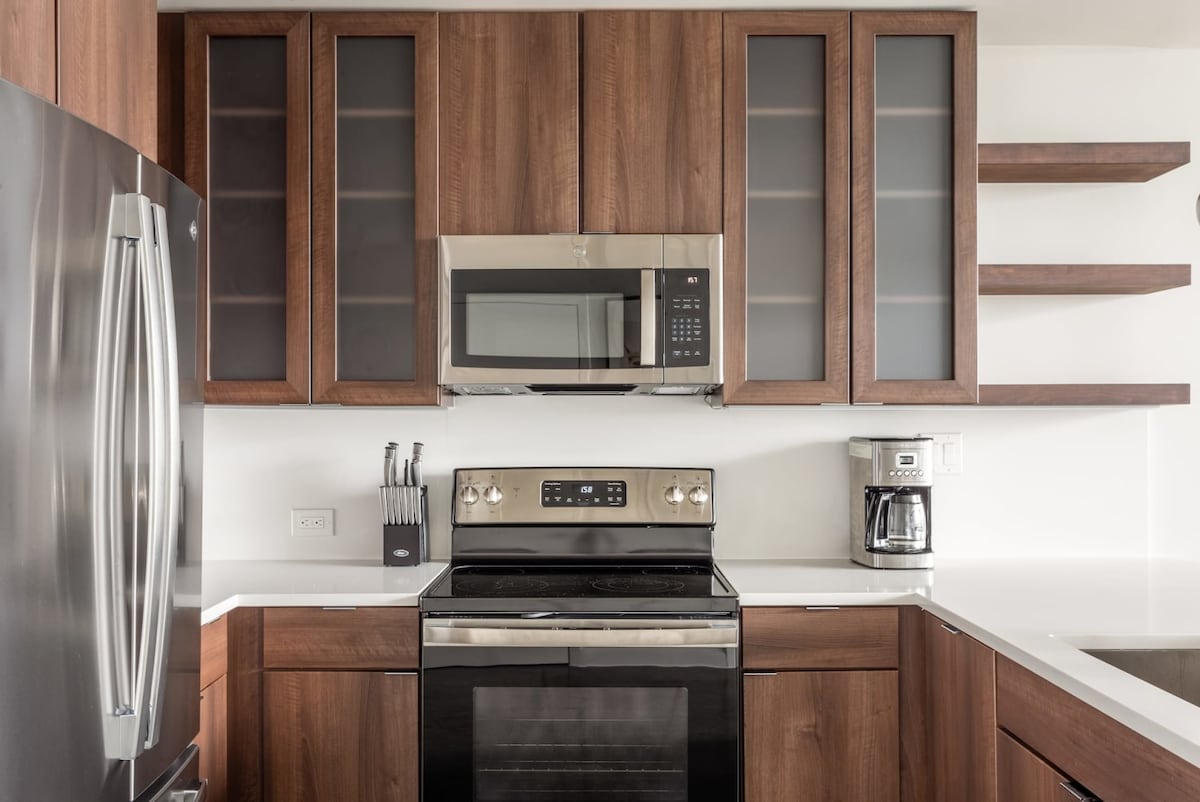 Kasa | Stunning 1BD with River Views | 2nd Street