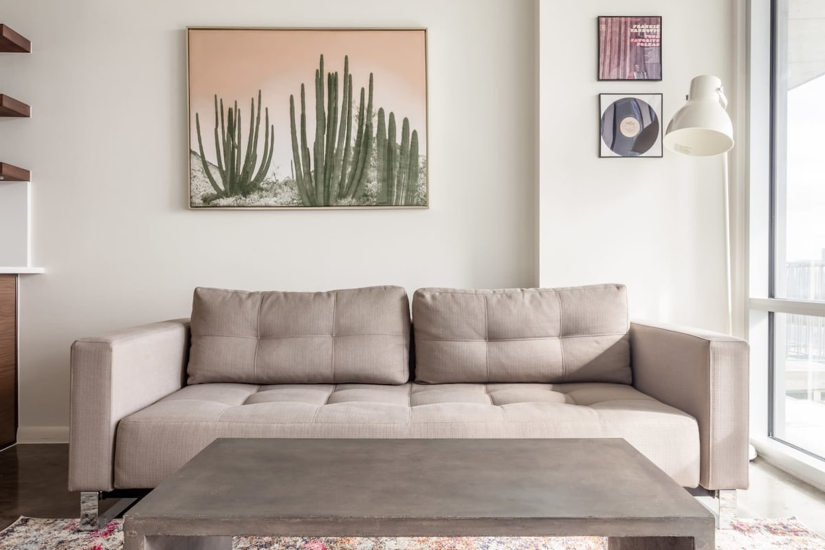Kasa | Stunning 1BD with River Views | 2nd Street