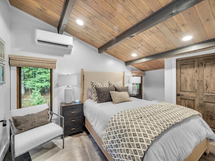 Guest Bedroom with Queen Bed and Smart TV