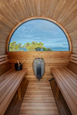 Waterfront ‘Tupelo’ with Sauna on Primrose Point gallery image 2