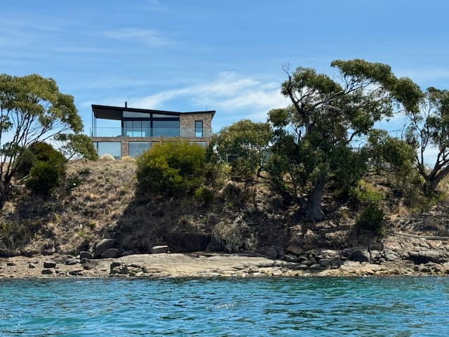 Waterfront ‘Tupelo’ with Sauna on Primrose Point