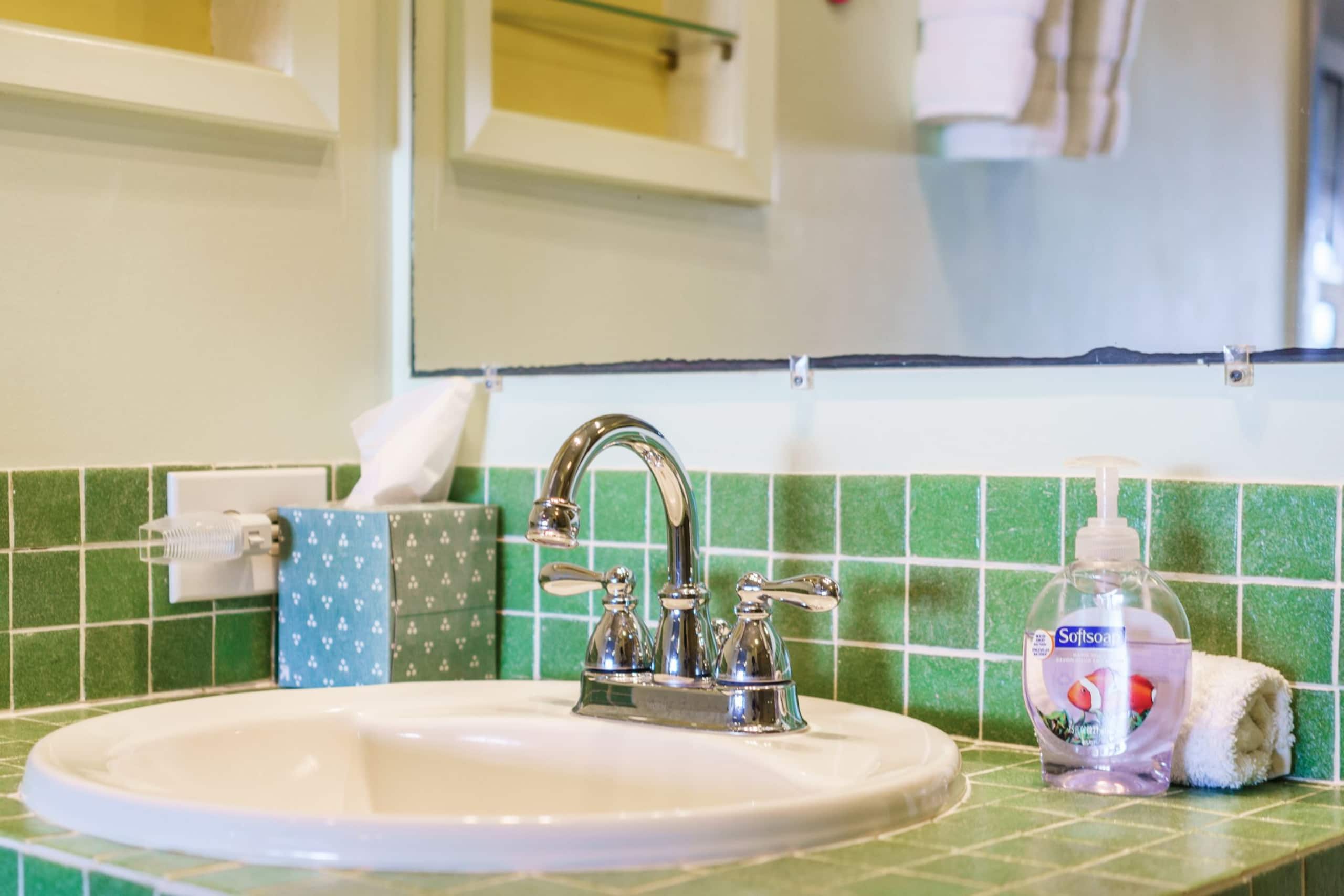 Condo in Kailua-Kona · ★4.88 · 1 bedroom · 2 beds · 2 shared baths - Image 18