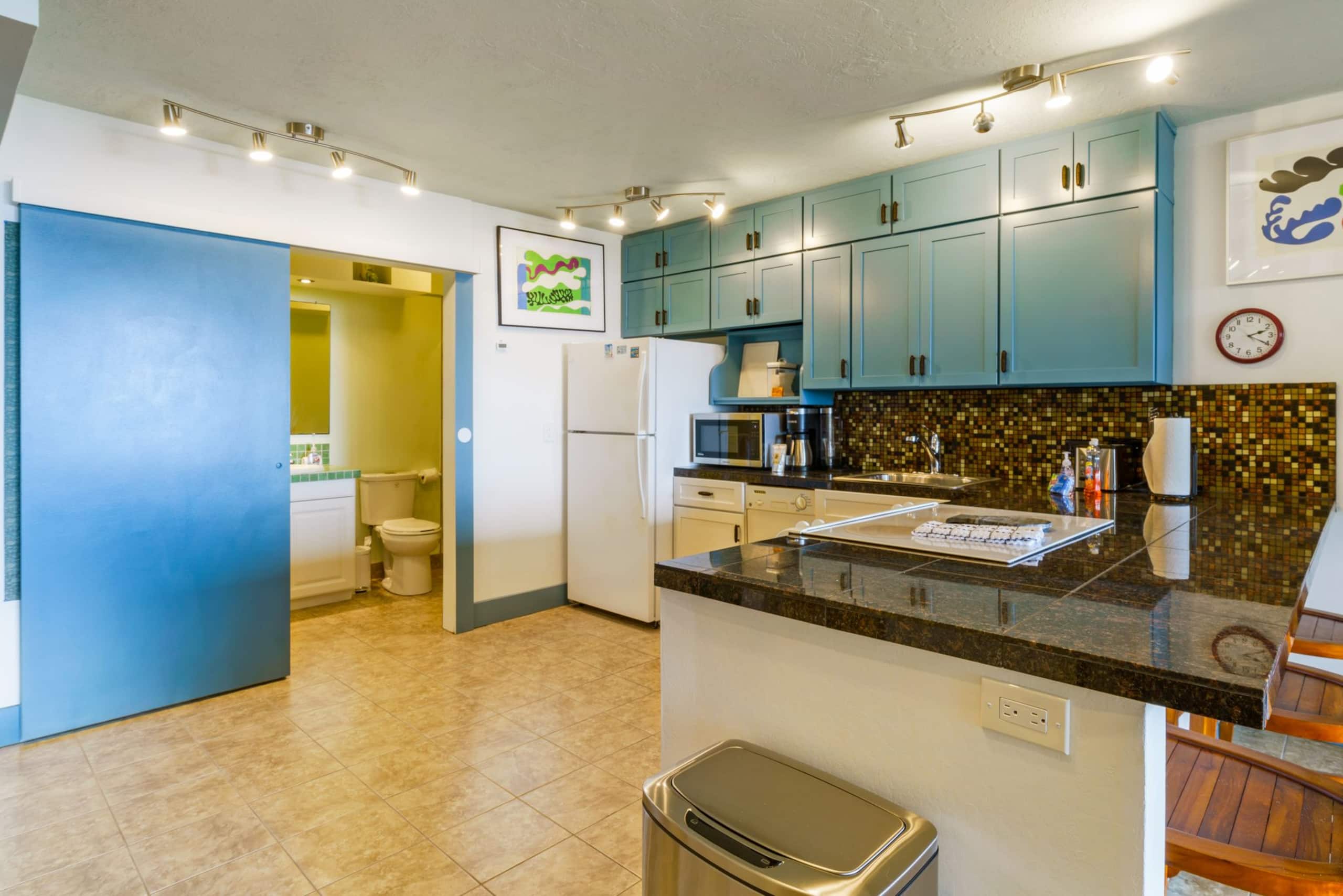 Condo in Kailua-Kona · ★4.88 · 1 bedroom · 2 beds · 2 shared baths - Image 16