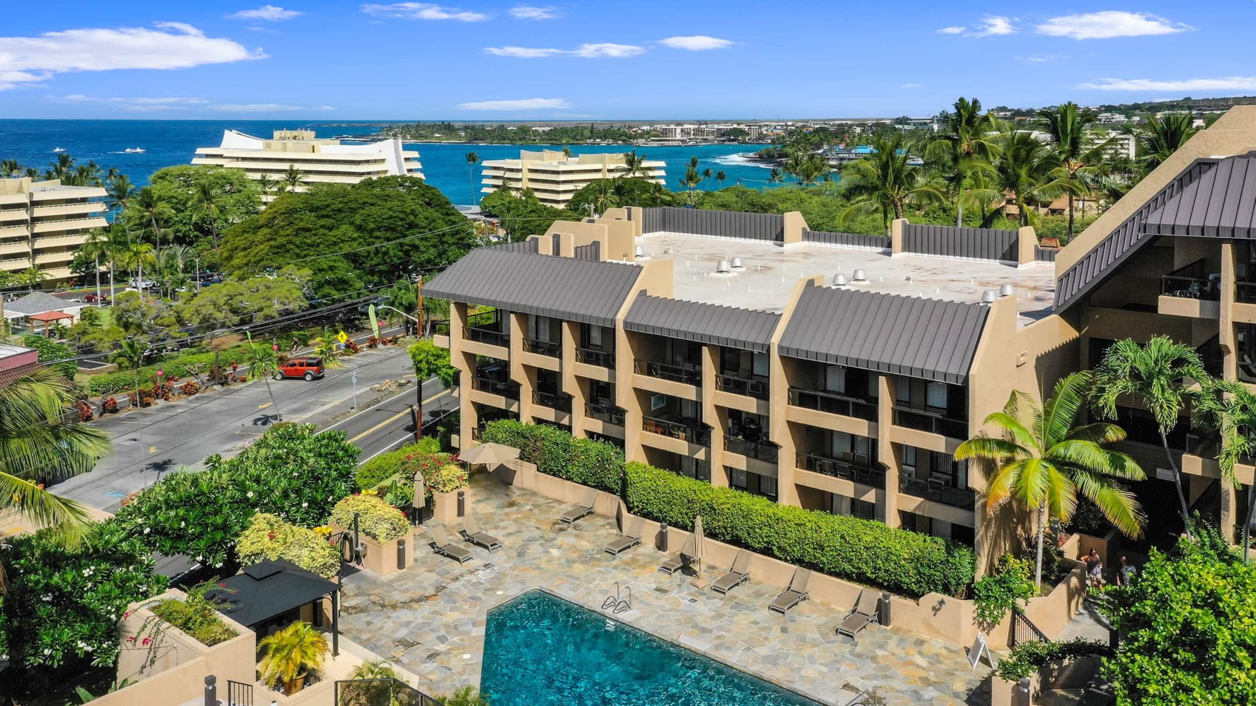 Condo in Kailua-Kona · ★4.88 · 1 bedroom · 2 beds · 2 shared baths - Image 36