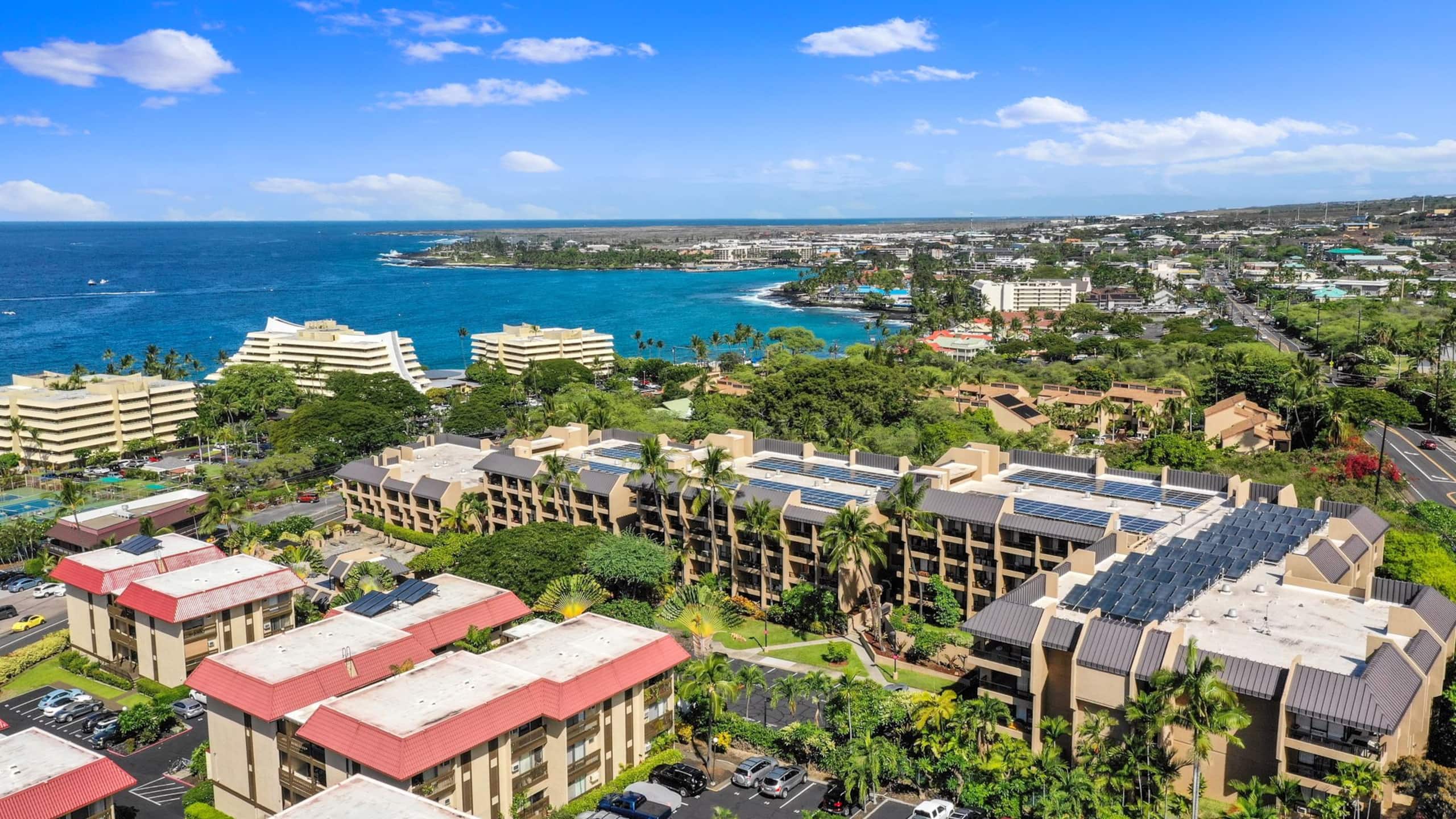Condo in Kailua-Kona · ★4.88 · 1 bedroom · 2 beds · 2 shared baths - Image 37