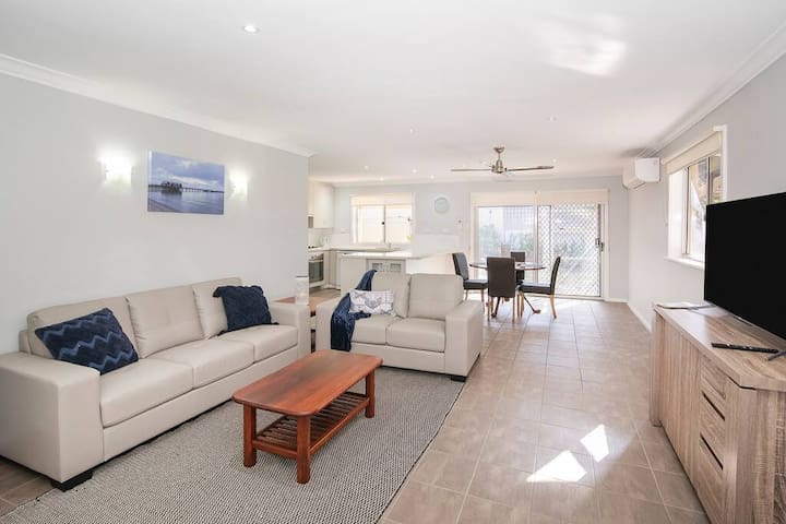 Jetty Views -100m to foreshore