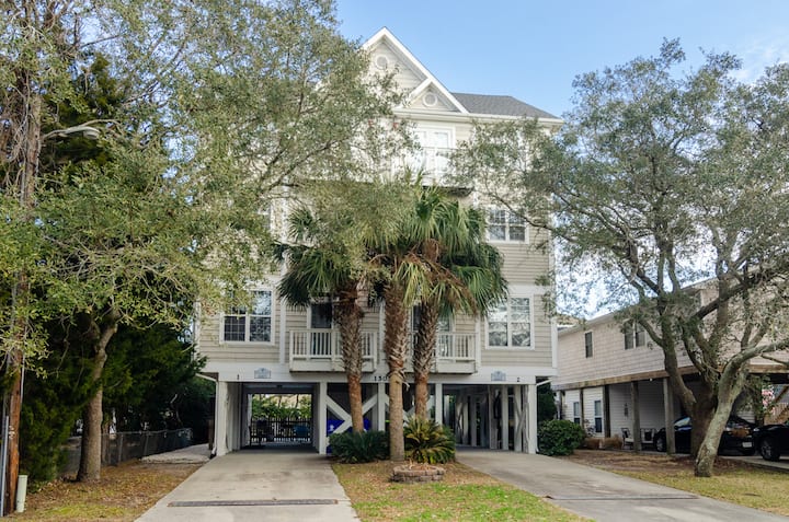 4 Bedroom Upscale Duplex With A Pool! - Carolina Beach, NC
