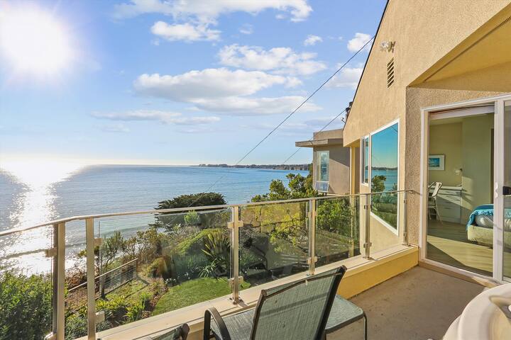 Million Dollar Ocean Views – Beachfront Bliss gallery image 5