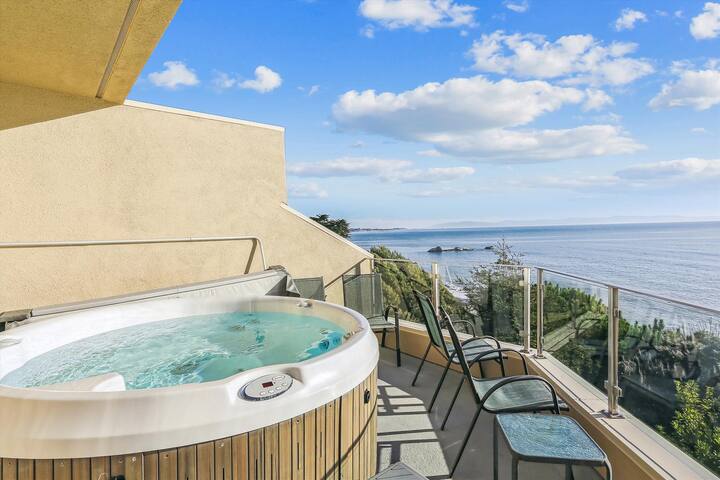 Million Dollar Ocean Views – Beachfront Bliss gallery image 2