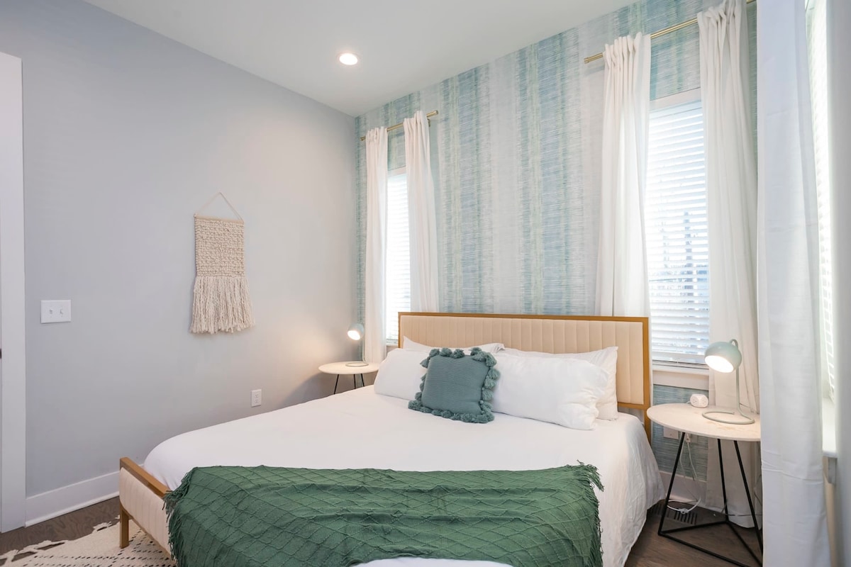 Საძინებელი 2: საწოლი მეორე საფეხური, სმარტ-ტელევიზორი და ფლიგელი სრული სააბაზანო. Ორი სასტუმროს სტილის მოძრავი საწოლი