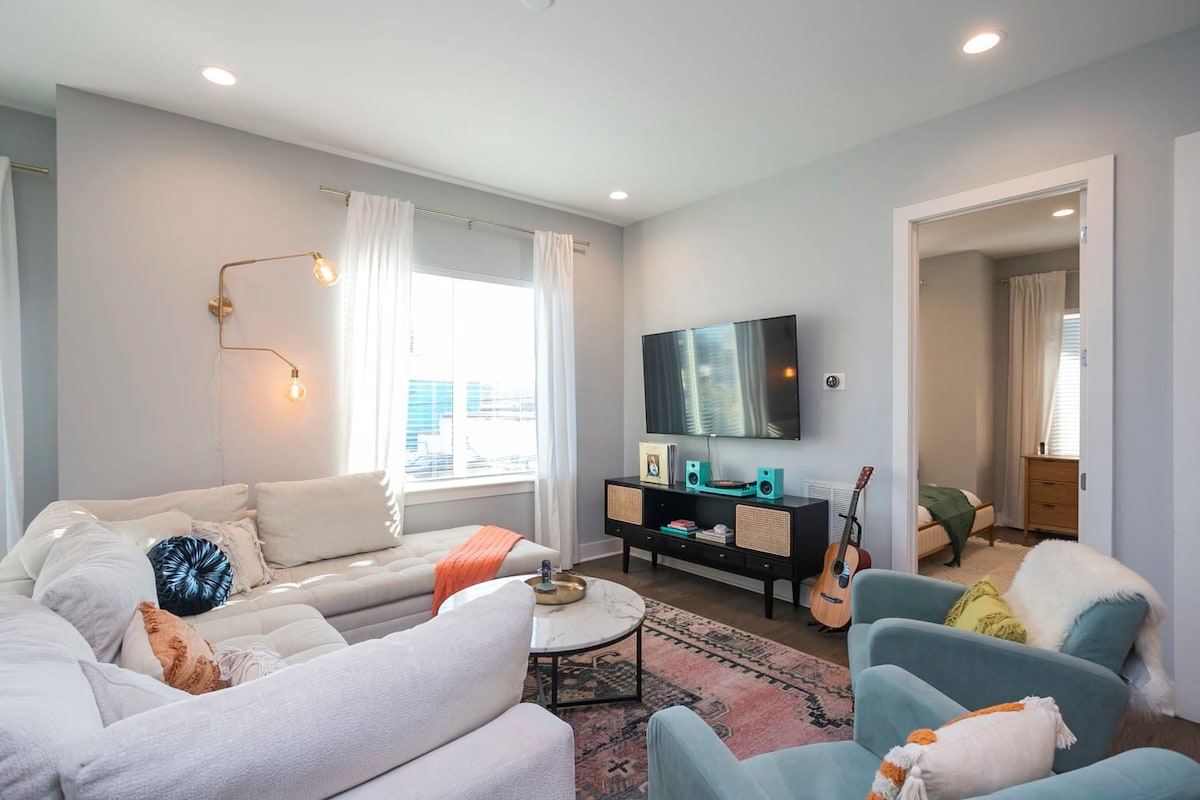 Მისაღები ოთახი Smart ტელევიზორით