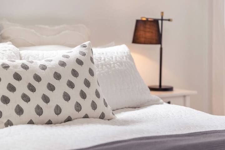 Lago at Lizzie gallery image 3