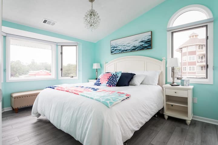 Beachside 321 Luxury Condo On The Beach - Traverse City, MI
